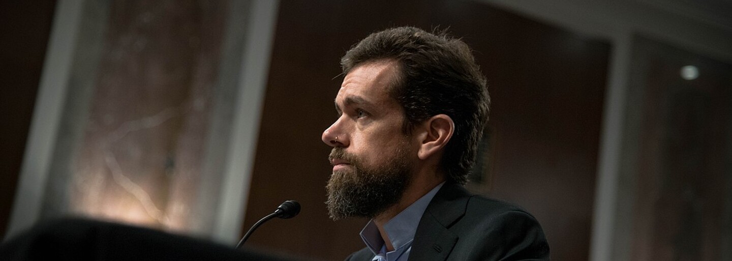 Bývalý šéf Twitteru Jack Dorsey se omluvil za Muskovo hromadné propouštění zaměstnanců. Obavy projevila i OSN