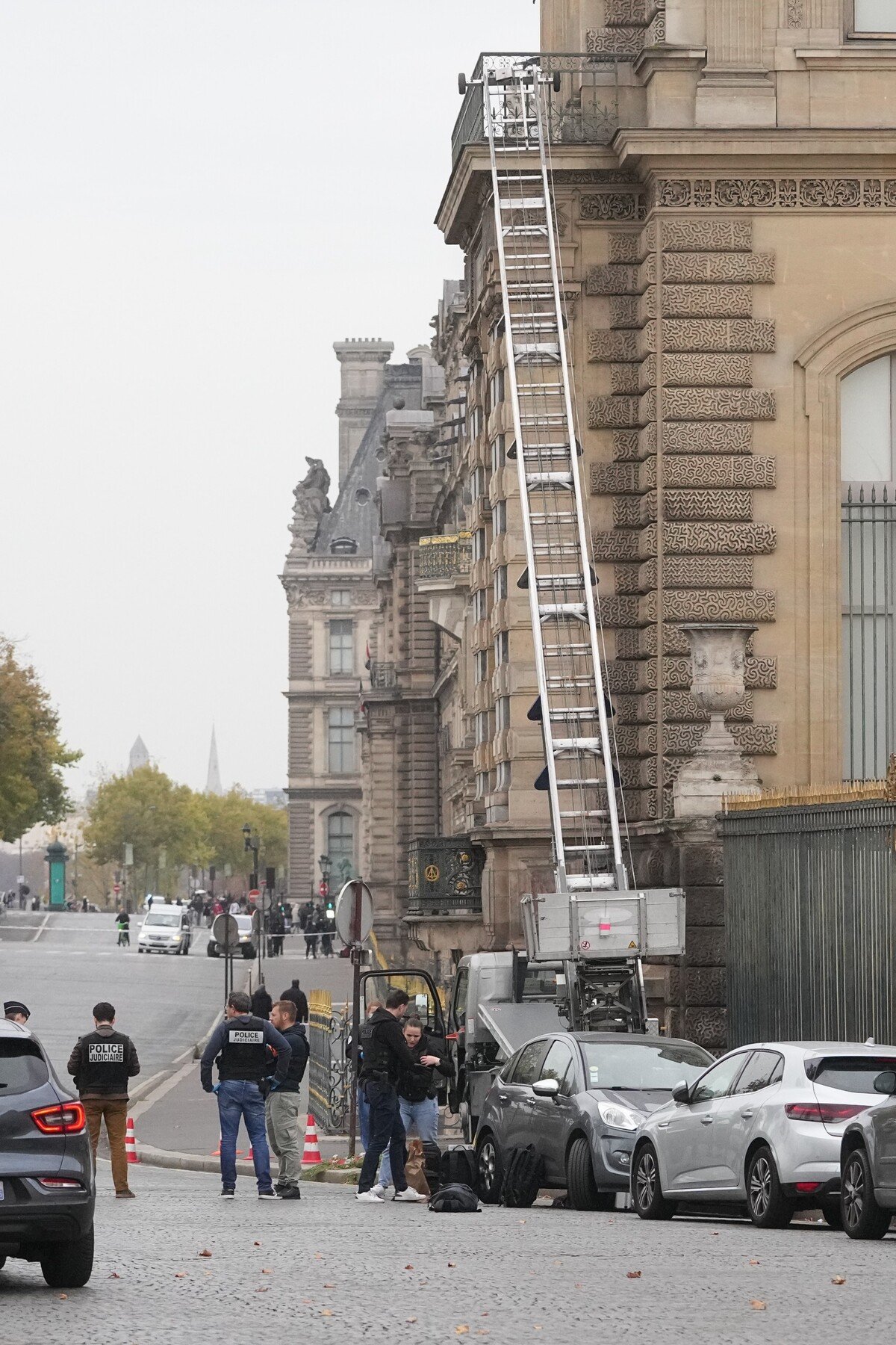 Louvre