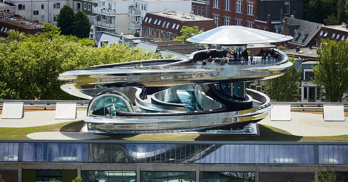 Klečící dům nebo schodiště připomínající tornádo. Koukni na netypické architektonické projekty z posledních let