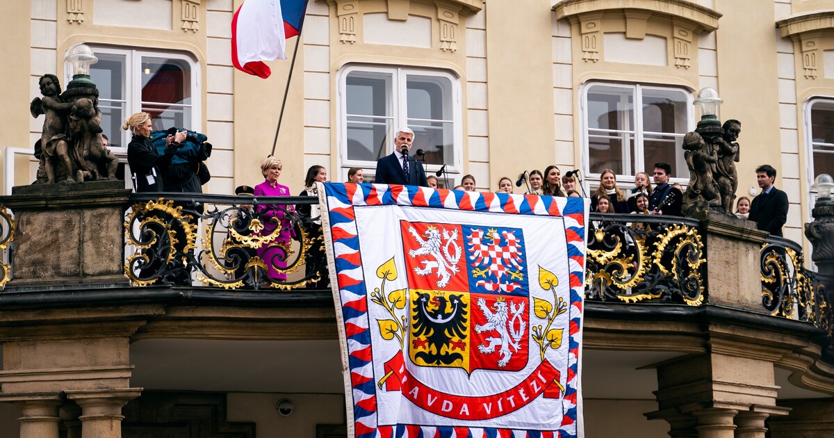 „Konečně se zas národu vrací důstojnost," zní z nádvoří Hradu. Přinášíme prezidentskou inauguraci obrazem
