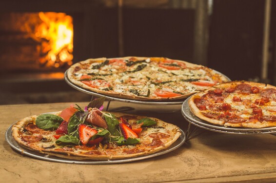 Pizza je taká populárna, že ľudia skúšajú rôzne netradičné kombinácie. Keby si si mal vybrať iba z týchto možností, ktorú by si skúsil? 
