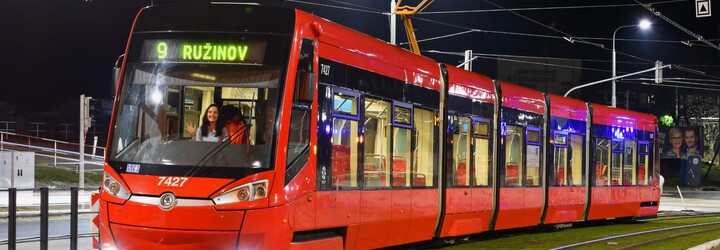 Slovenka Eva je vodička električky: Muži ma už skúšali zbaliť. Na Obchodnej mi opitý mladík počas noci skočil do cesty (Rozhovor)