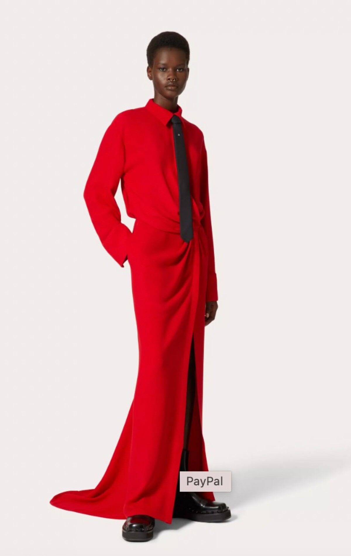Kaia Gerber pózuje v luxusnej kampani Valentino. Značka sa pohráva so ženskou eleganciou a s mužskými prvkami. Z kolekcie Black Tie Line budeš chcieť zrejme všetko.