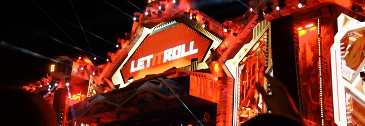 Druhý den na festivalu Let It Roll zachránilo živé vystoupení Pendulum. Organizátoři vyhnali tisíce lidí do deště (Reportáž)