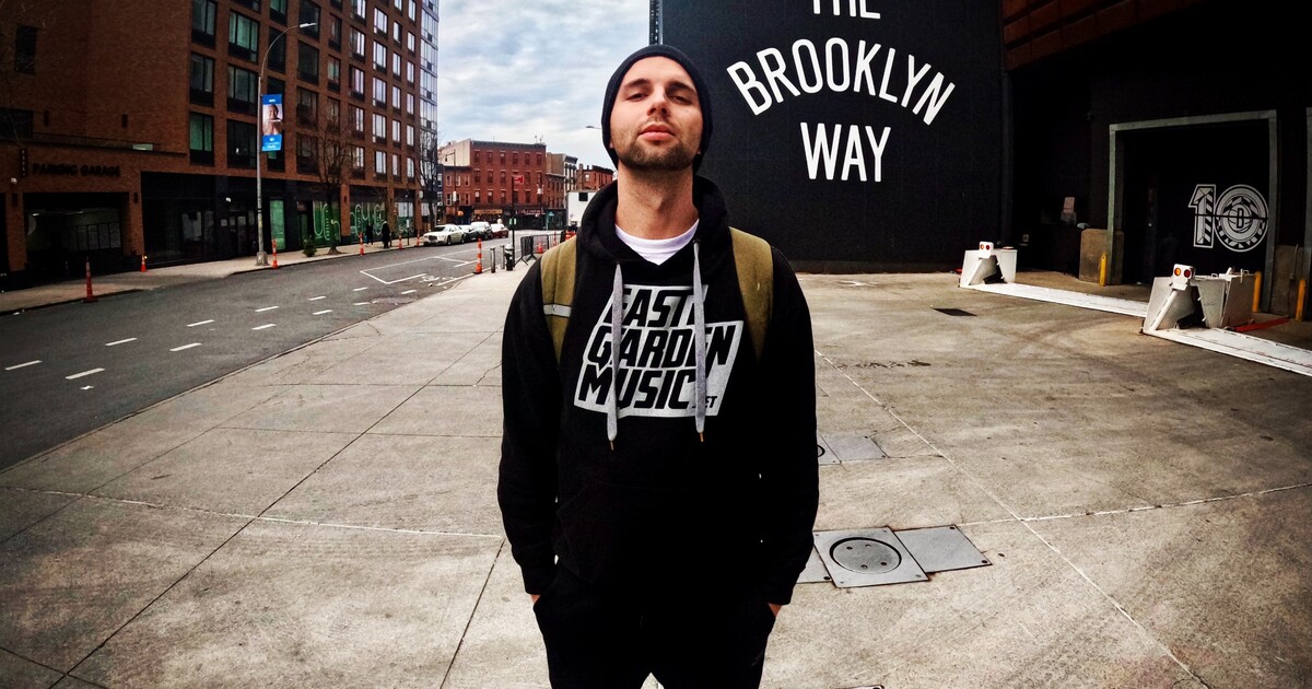 Jak vypadá realita rapového promotéra v Česku? Lukáš dlužil 25 tisíc Pio Squad, jeho příběhy z akcí fascinují starší ženy