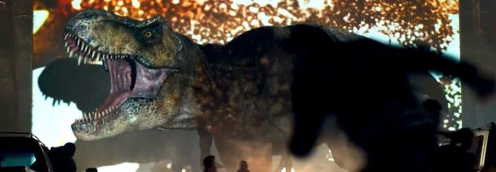 Sleduj 5 minút z Jurassic World: Dominion. Zavedie ťa 65 miliónov rokov do minulosti a pred autokiná, ktoré navštívi T-Rex