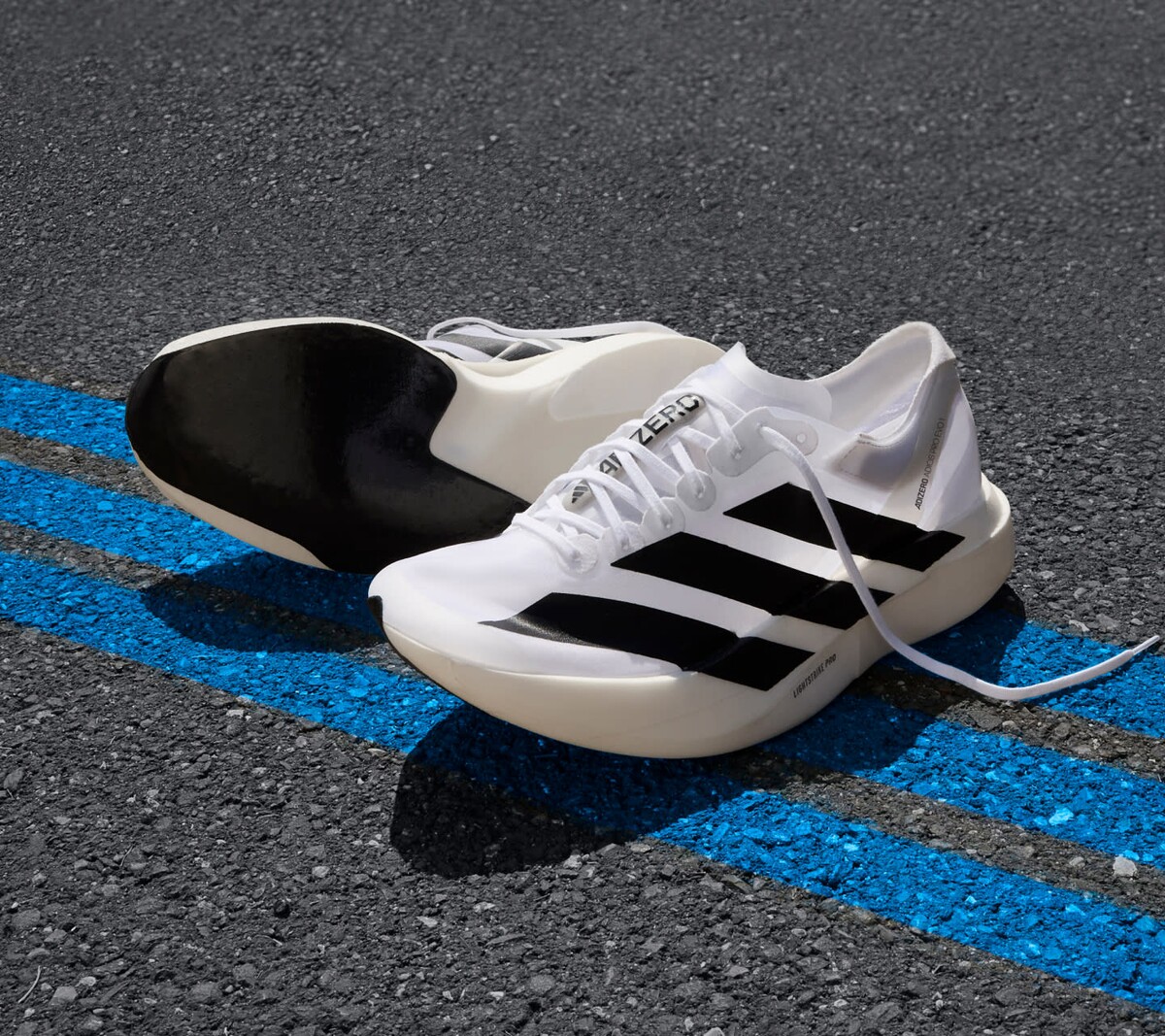 Model Adidas Adizero Adios Pro Evo 1 je prototyp vylepšený unikátnymi technológiami, ktoré posúvajú hranice. 