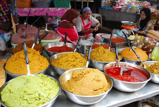 Chceš ochutnat thajské kari, ale moc nezvládáš pálivá jídla. Jaké zbarvení by mělo tvoje kari mít? 