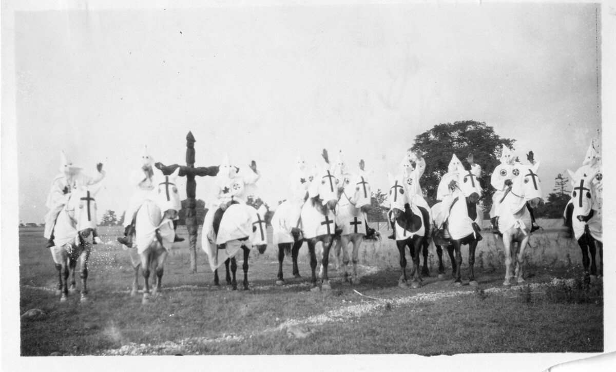 Členové organizace Ku-klux-klan na začátku 20. století.