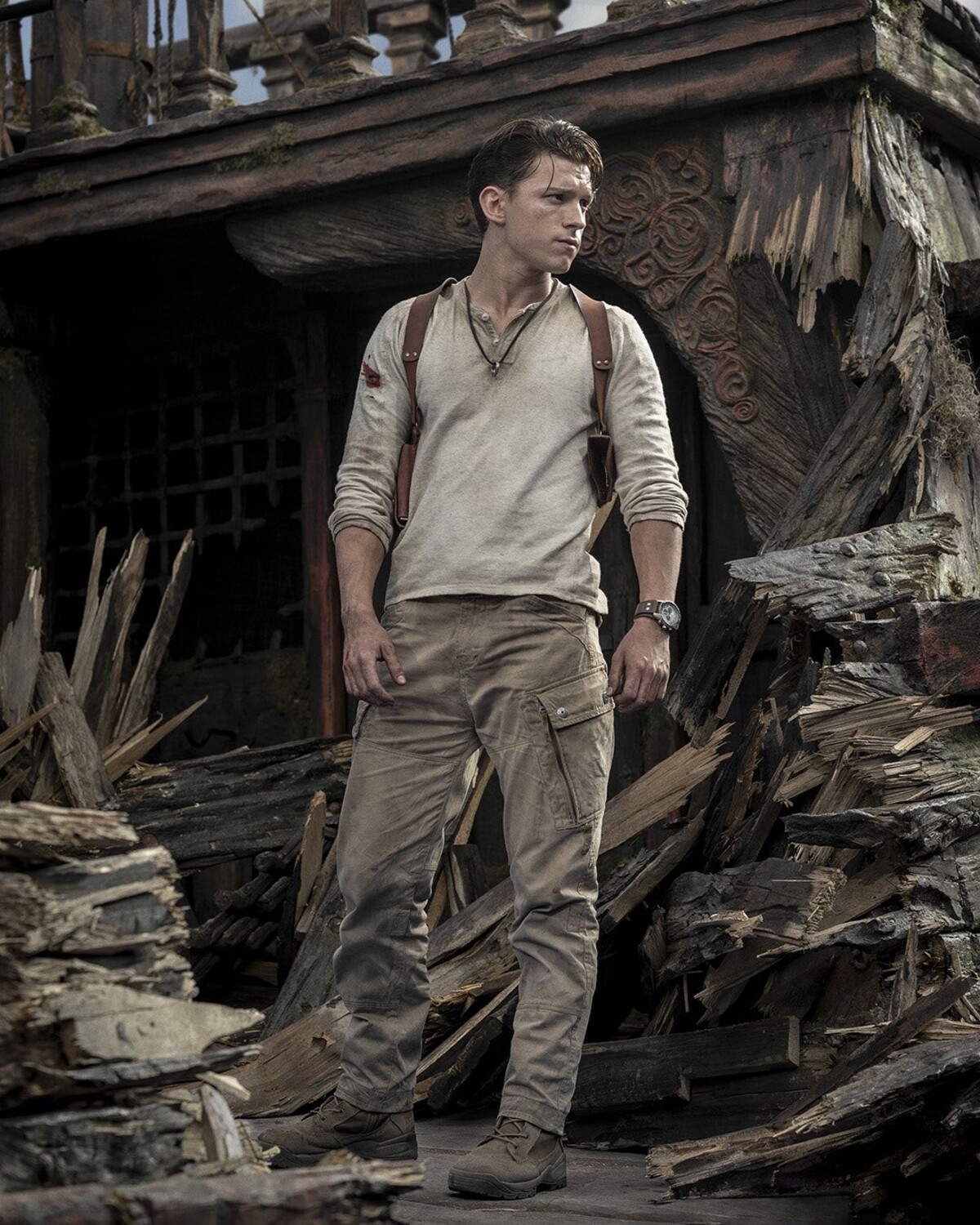 Prvá fotka Toma Hollanda ako Nathana Drakea vo filme Uncharted.