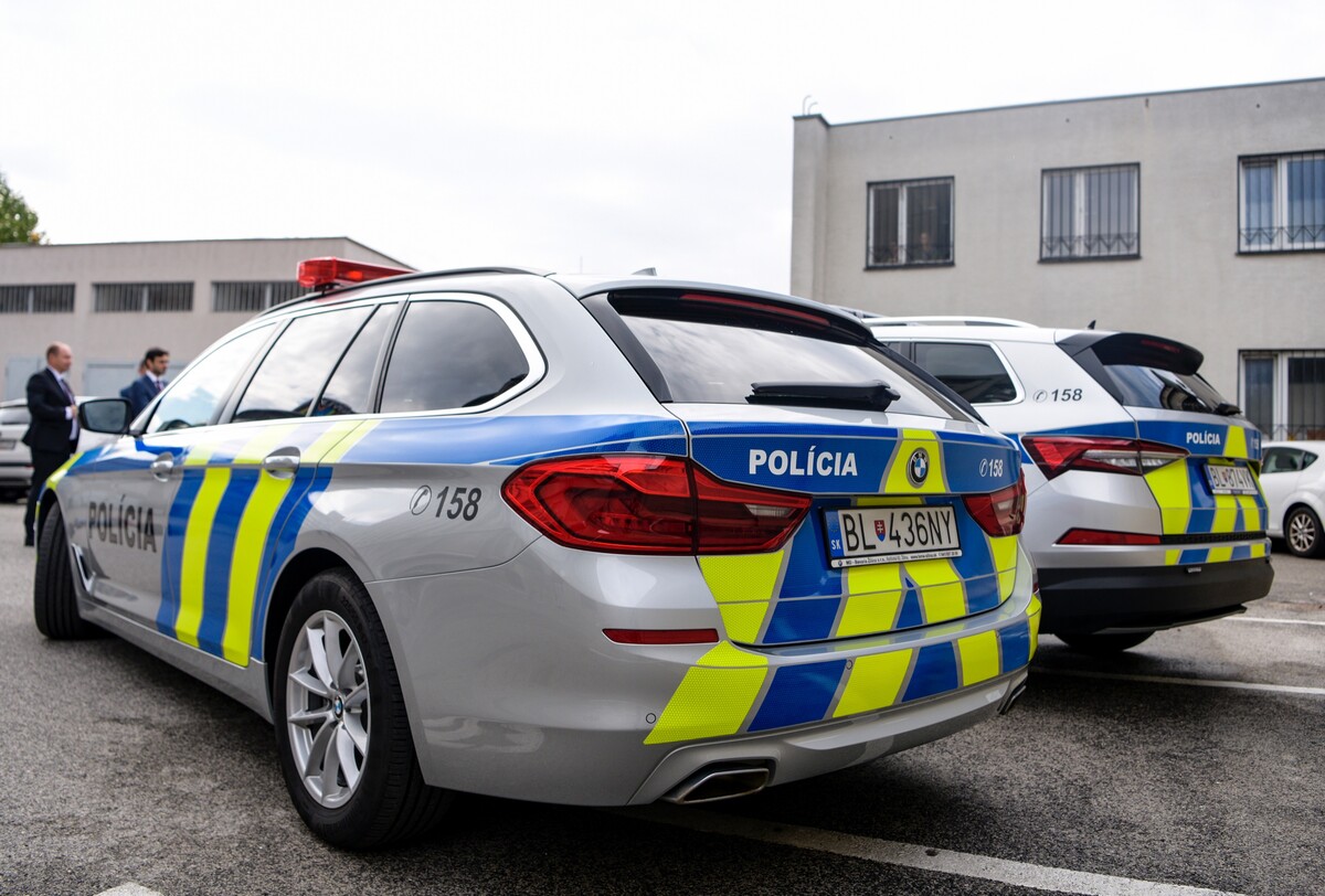 policajné autá polícia SR 