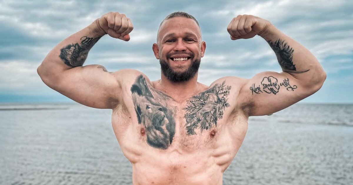 Strongman Jiří Tkadlčík se na Letné pokusí o zápis do České knihy rekordů. Bude cvičit s extrémní vahou