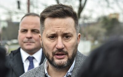 Bratislavský primátor Vallo kvôli koronavírusu požiadal o zníženie platu. Po novom zarobí mesačne 6 000 eur.