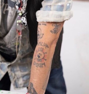 Komu patrí toto tetovanie?