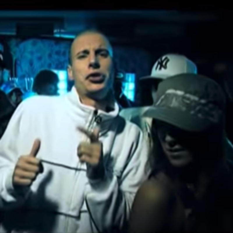 Kto spieva refrén na skladbe Vaša?