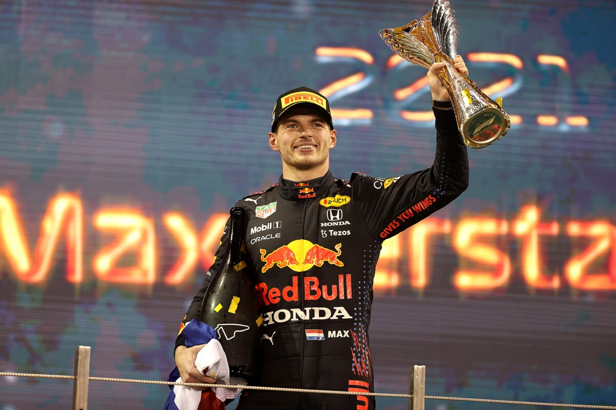 Max Verstappen počas oslavy titulu majstra sveta F1.