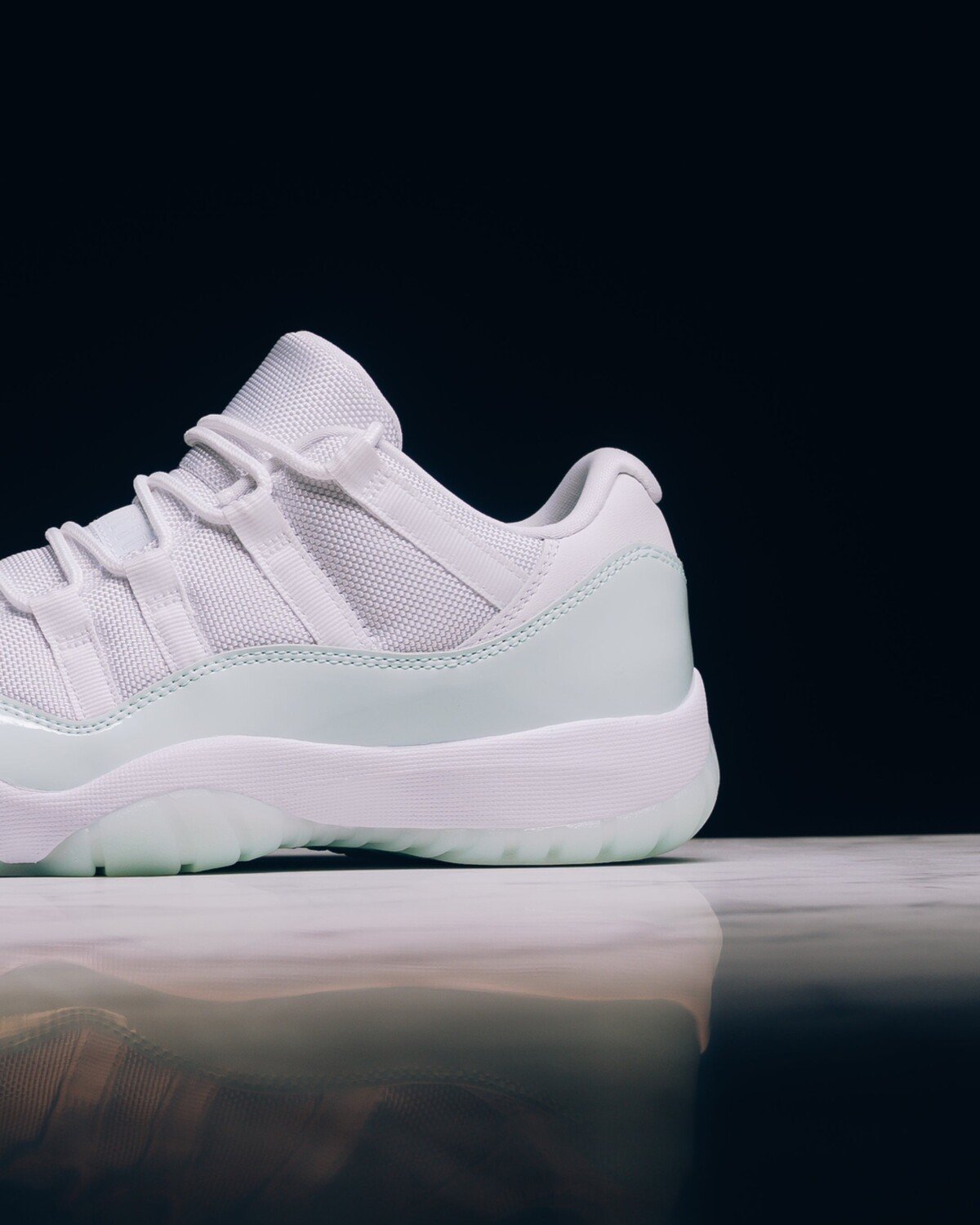 Air Jordan 11 Low W „Igloo“