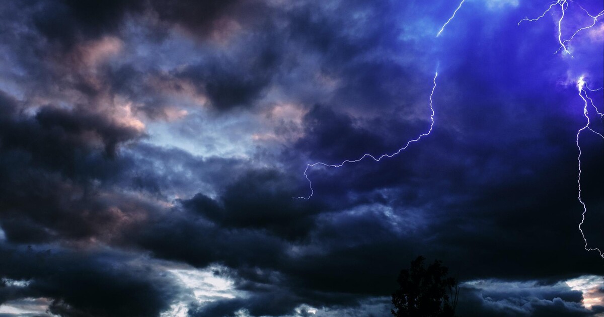 Varování před bouřkami: Výstraha platí pro těchto devět krajů