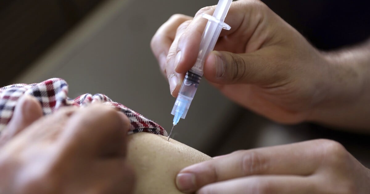 Zdravotní sestra ve Španělsku měla očkování dětí jen předstírat, čelí žalobě desítek rodin