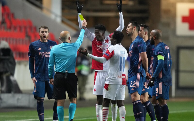 Slavia vyhořela s Arsenalem 0:4. Kvůli půlhodině prvního poločasu si semifinále Evropské ligy nezahraje.