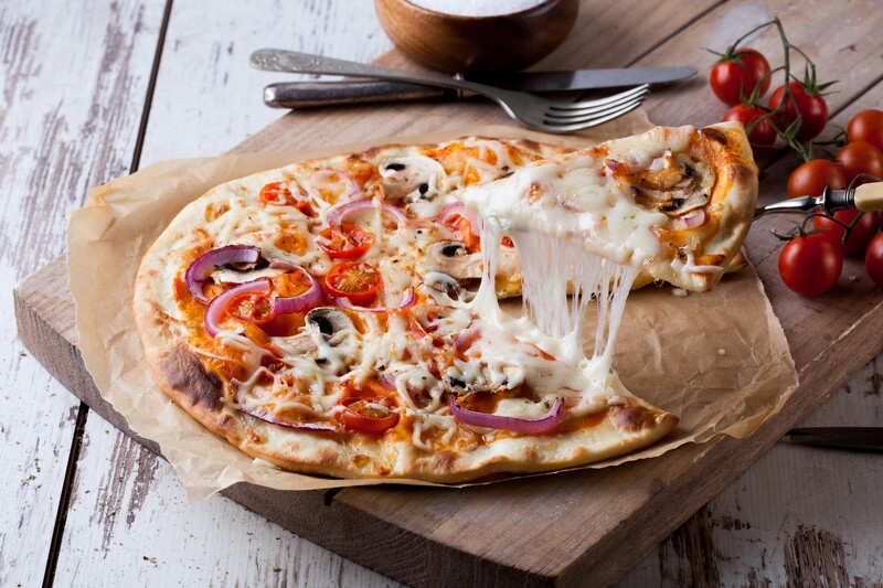 Kterou z následujících ingrediencí si nejspíše přidáš na pizzu jako doplněk?