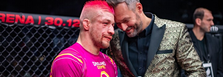 Neuvěřitelná řežba na turnaji Oktagonu MMA: Brazilec porazil šampiona a stal se novým králem