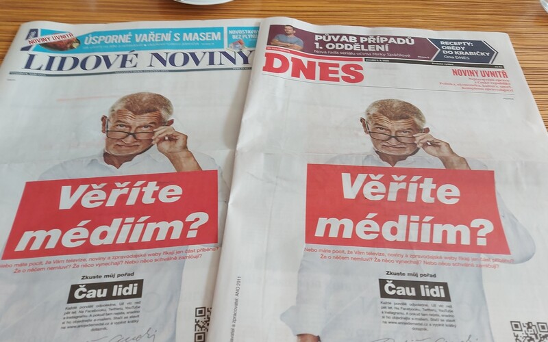 Andrej Babiš si robí reklamu na titulke vlastných denníkov. Kritizuje dôveryhodnosť médií.