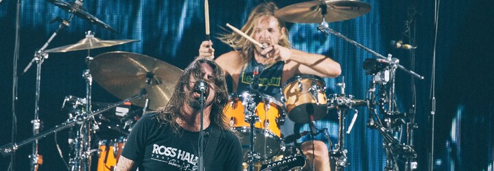 Foo Fighters pokračují i po smrti bubeníka Taylora Hawkinse. Bez něj budeme jiná kapela, vzkázali