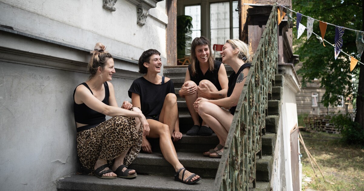 OBRAZEM: Deset mladých lidí se rozhodlo společně čelit krizi bydlení a žít v historické vile