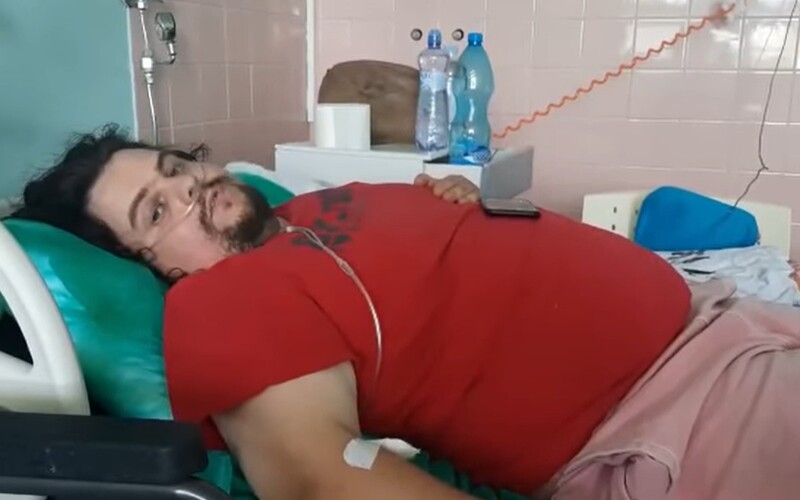 VIDEO: 29-ročný Tibor napojený kyslík dnes ľutuje, že sa nedal zaočkovať. Vyzýva všetkých, aby tak urobili.