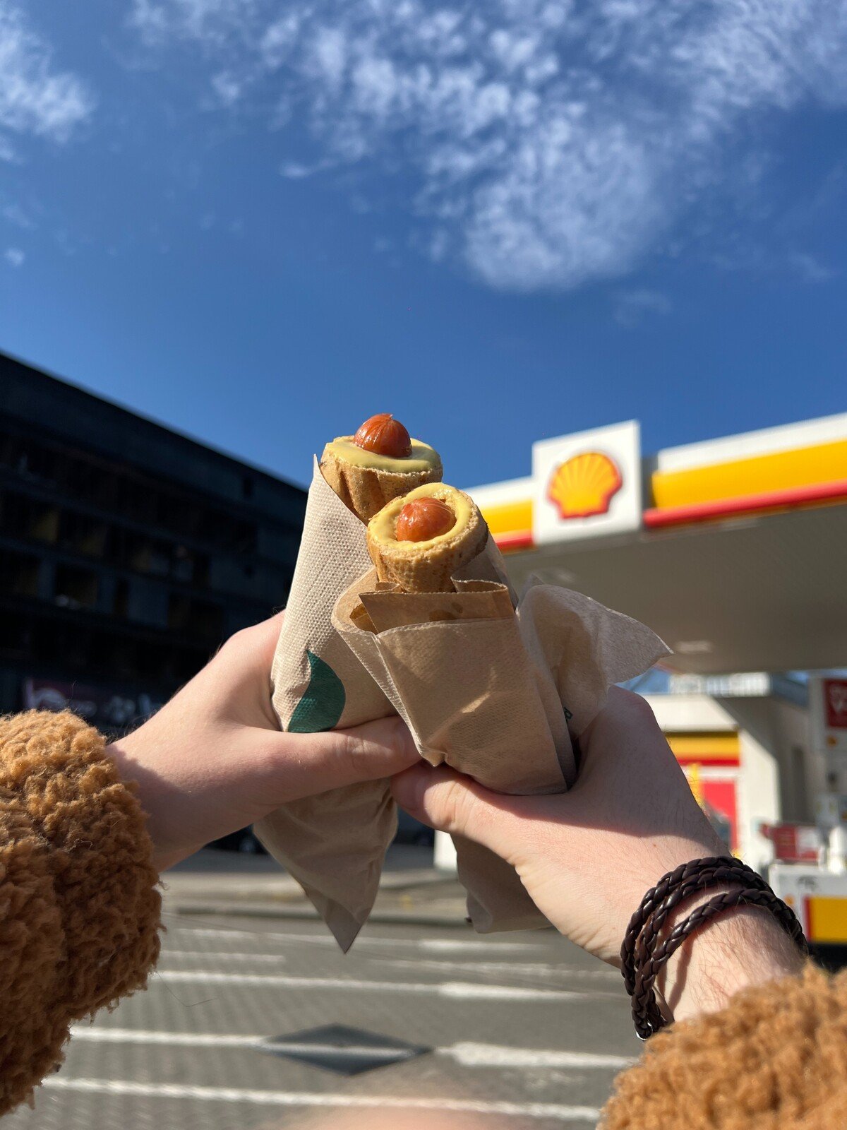 Hot-dogy z čerpacej stanice Shell.