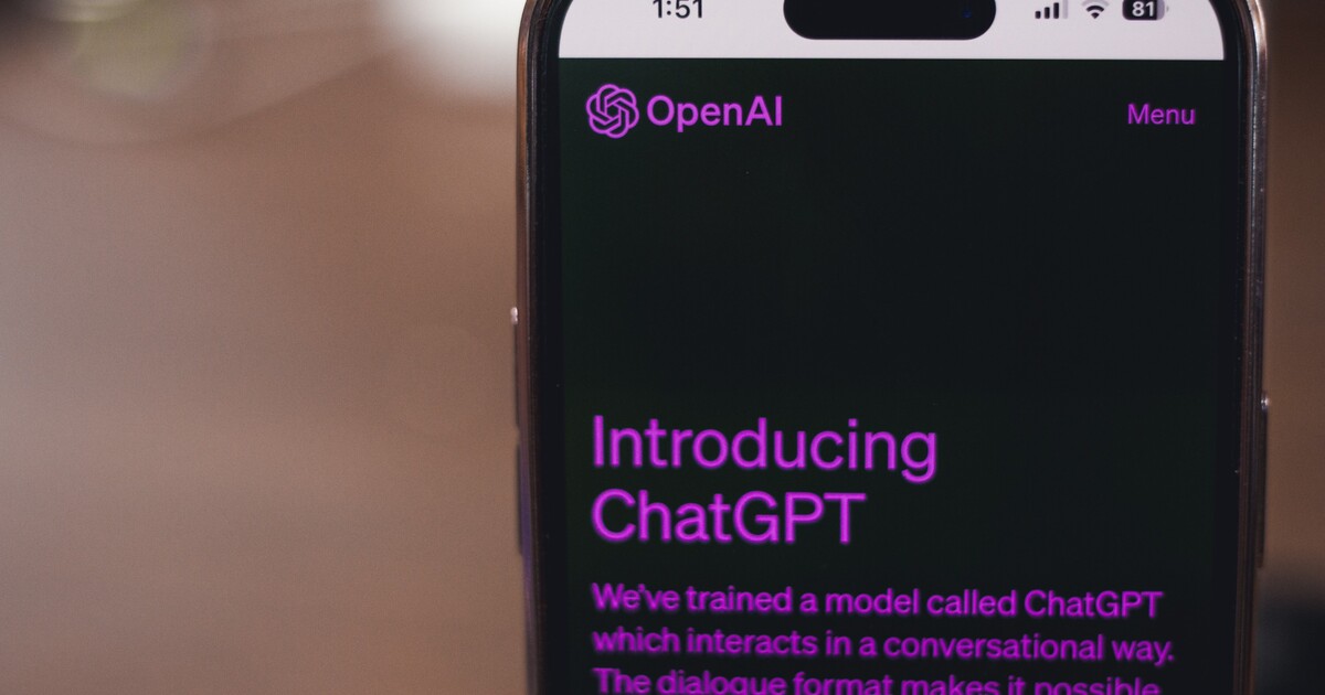 ChatGPT budeš moct mít od neustále v kapse. Společnost spouští aplikaci pro uživatele iOS