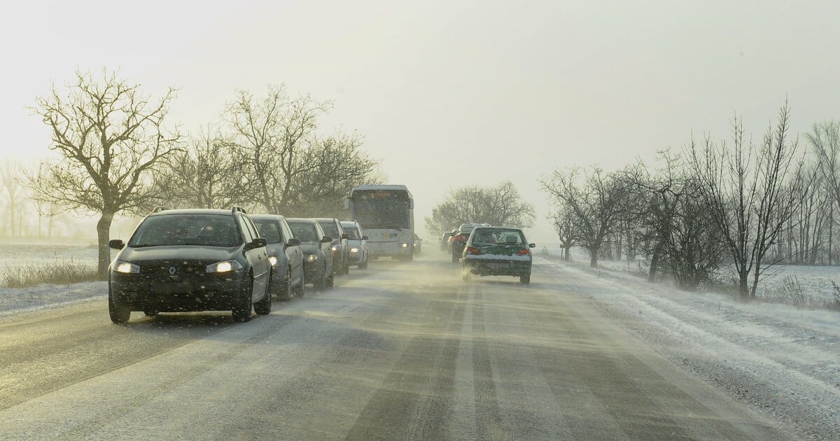 AKTUÁLNĚ: Česko zasáhla ledovka. Kolabuje silniční, železniční i letecká doprava