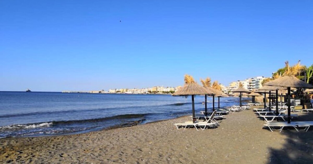 Oblíbená turistická destinace zpřísní pravidla na plážích. Za co lidem hrozí obří pokuty?