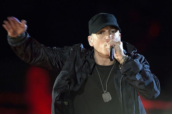 Marshall Mathers vystupuje pod uměleckým jménem Eminem. Jako interpret má ovšem ještě jedno alter ego. Tipneš si, jak se jmenuje?