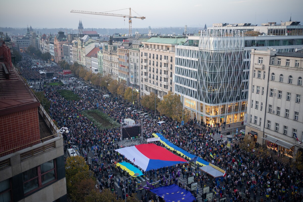 Akce „Česko proti strachu“ spolku Milion chvilek pro demokracii.