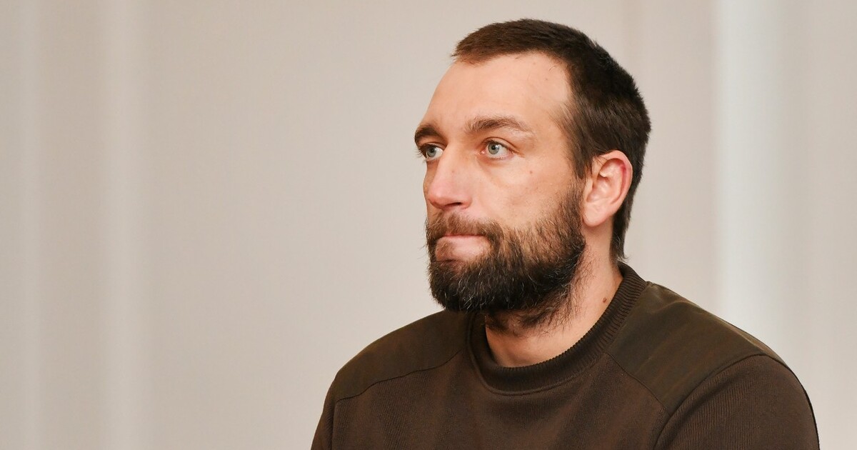 Dezinformátor Čermák nenastoupil do vězení. Pátrá po něm policie