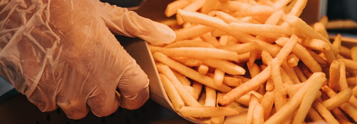 Ruská náhrada „McDonald's“ přestala prodávat hranolky. Nemá brambory