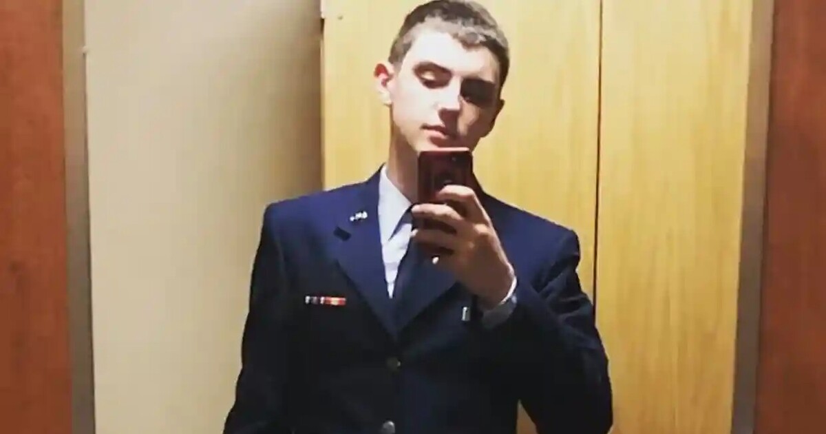 Americký soud obvinil mladíka za únik tajných dokumentů, hrozí mu 15 let