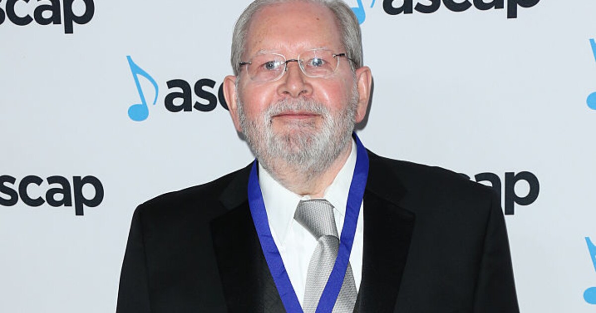 Ve věku 84 let zemřel hudební skladatel Alf Clausen. Léta psal hudbu pro Simpsonovy