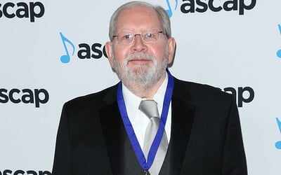 Vo veku 84 rokov zomrel legendárny hudobný skladateľ. Alf Clausen roky písal hudbu pre Simpsonovcov