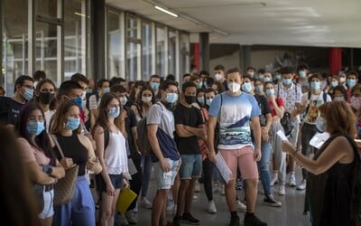 Otevřete vysoké školy, bouří se studenti. V Praze chystají demonstraci, o kterou mají zájem tisíce lidí.