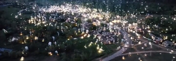 Ukrajinskou vesnici zasáhl déšť munice, podle odborníků šlo o termitové zápalné bomby