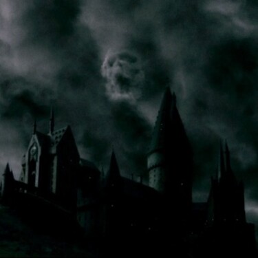 Pomocou akého zaklínadla sa dá vyčarovať temné znamenie Lorda Voldemorta?