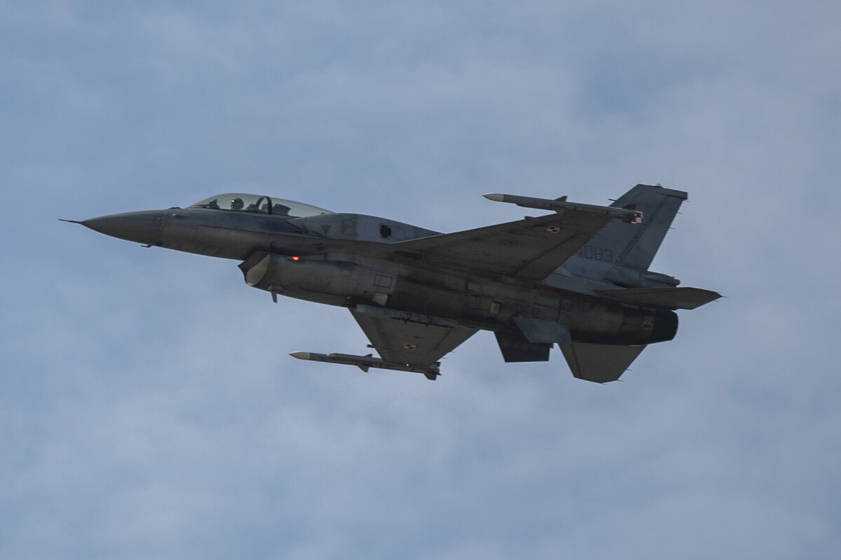 stíhačka F-16 