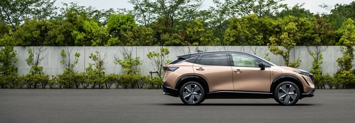 Nissan Ariya je ambiciózní elektrický crossover, který zaujme svou technikou