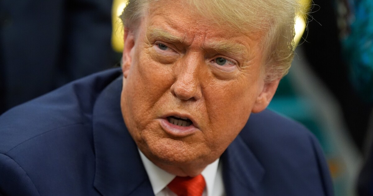 Trump požaduje zrušenie procesu s izraelským premiérom. Označil ho za obeť honu na čarodejnice