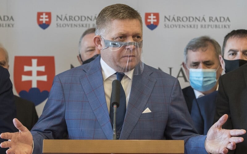 Slovenská policie obvinila expremiéra Fica ze založení zločinecké skupiny. Zadržela i bývalého ministra vnitra.