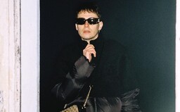 Ca$hanova Bulhar je stále klasický rapující Pražák s tvrdou flow, a proto jej ceníš. THUG LOVE SOFIA to nezmění (Recenze)