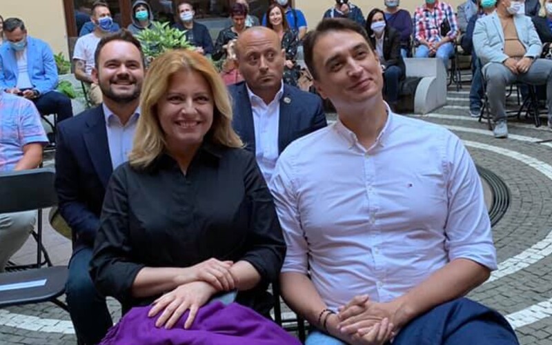 S priateľom divadlo, s ministrami životné prostredie a spravodlivosť. Čo rieši prezidentka, kým sa koalícia háda kvôli Kollárovi?